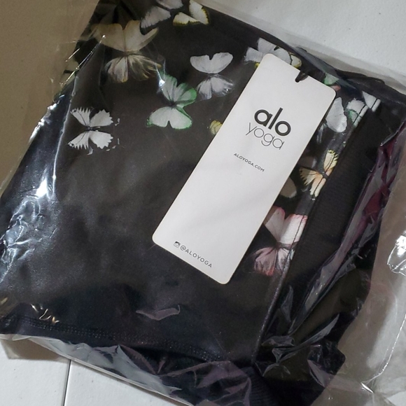 Phynx's Closet - 5 Star Rated Posh Ambassador!!! - Picture 12 of 16